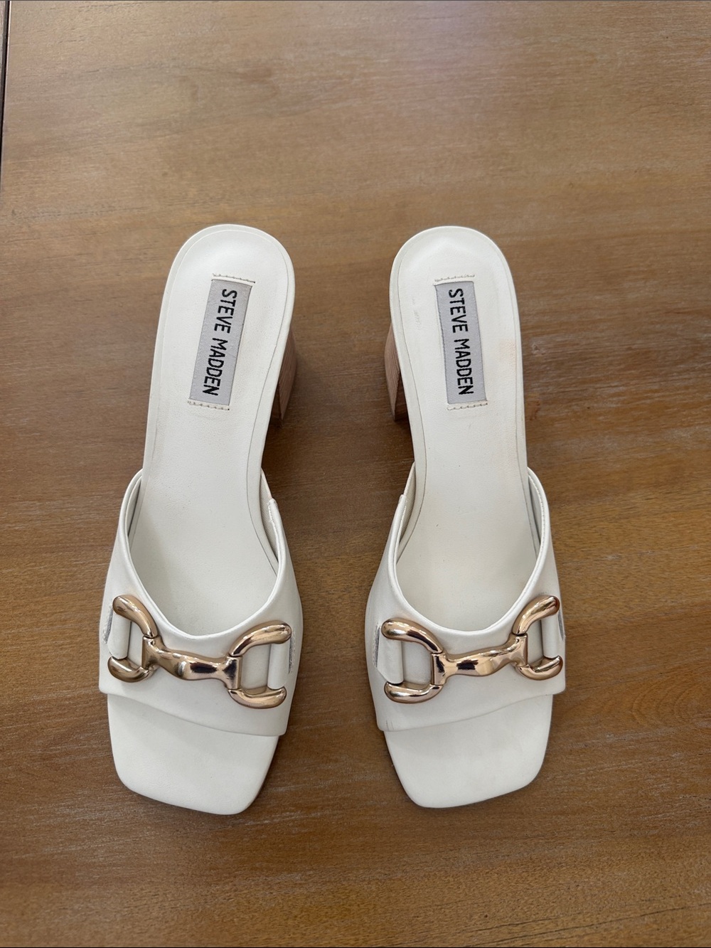 Steve Madden Santana Horsebit white Slide block Heels with Gold detail Sz 8